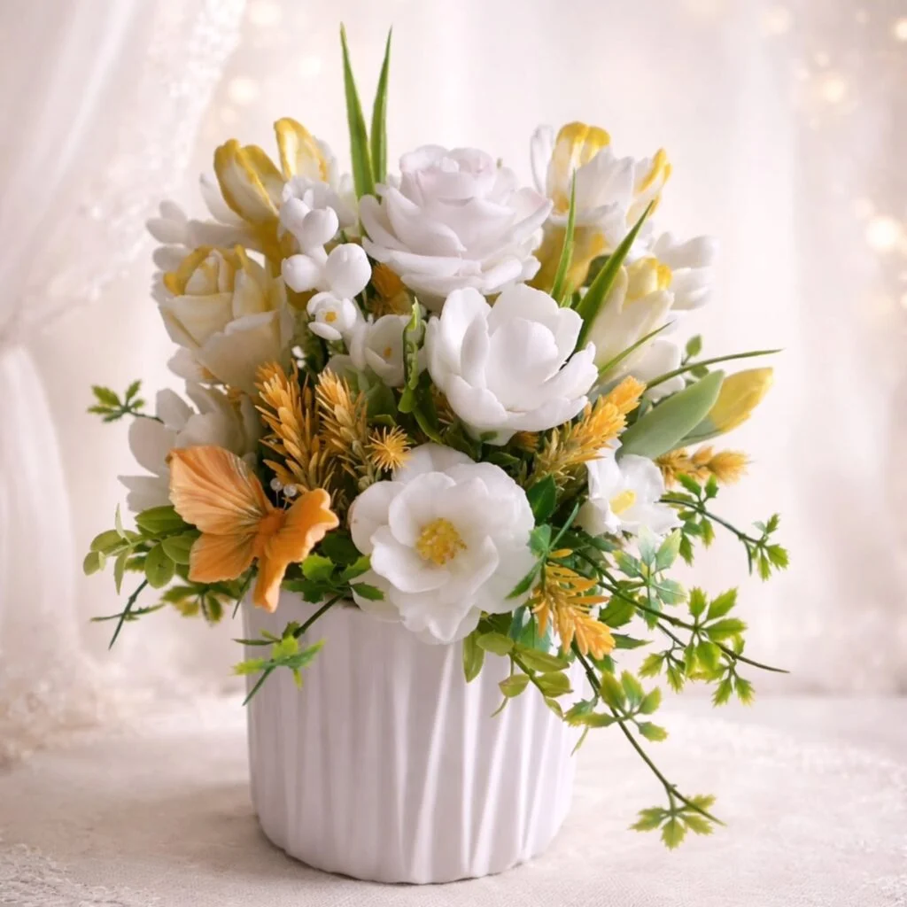 Aziende e regali professionali Bouquet elegante con fiori di sapone profumati bianchi e color pesca, realizzato artigianalmente